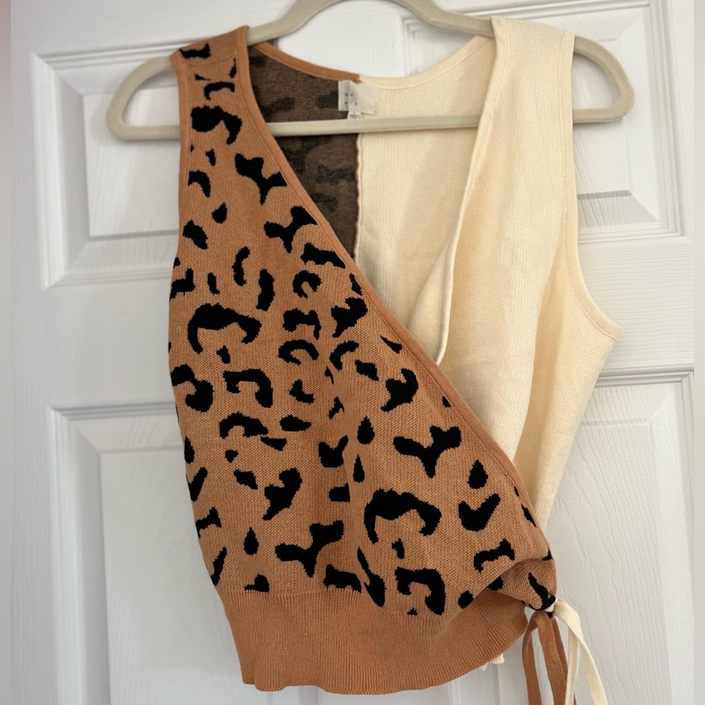 **Deely Asymmetrical Leopard Print Wrap Sweater Vest - Size L**